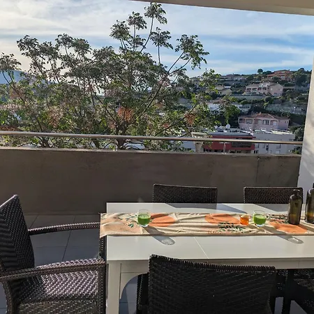 Joli Cocon A Avec Terrasse Vue Apartamento Ajaccio (Corsica)