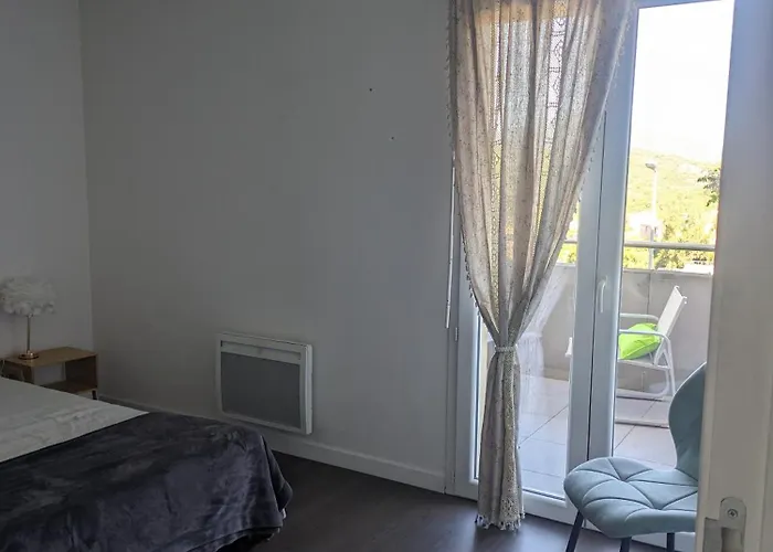 Joli Cocon à Avec Terrasse Vue