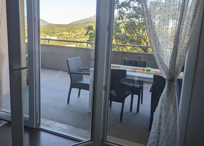 Joli Cocon à Avec Terrasse Vue *